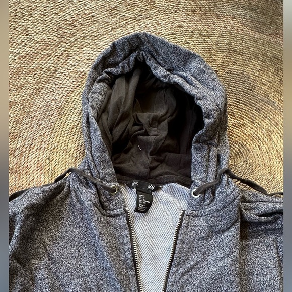 Hoodie H& M adult size S, black , in excellent  preloved condition, - Picture 3 of 5